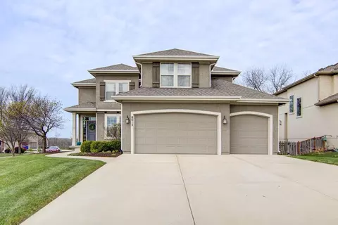8012 Apache Rd, Lenexa, KS 66227
