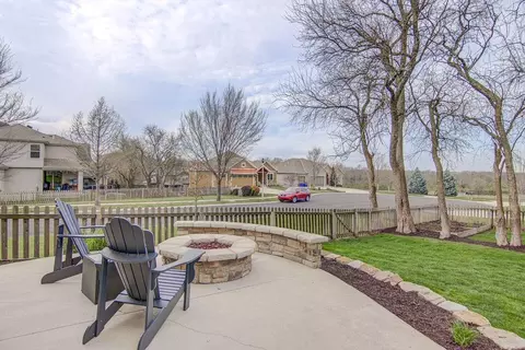 Exterior - 8012 Apache Rd, Lenexa, KS 66227 photo 3 of 9