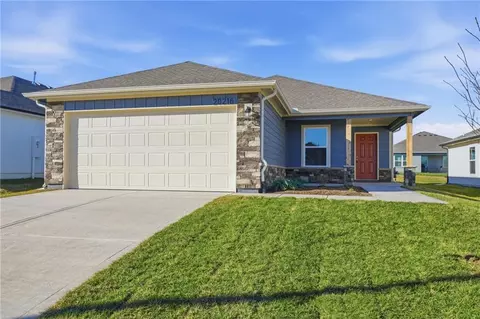 20216 W 194th Ter, Spring Hill, KS 66083