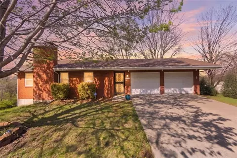 3232 N Forest Ave, Kansas City, MO 64116