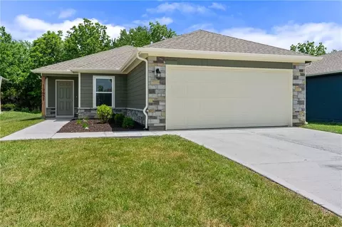 19451 Lincoln St, Spring Hill, KS 66083