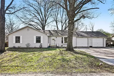 815 Denney Ln, Leavenworth, KS 66048
