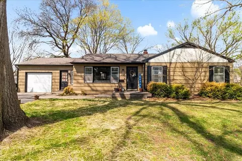 2105 SW Walnut St, Blue Springs, MO 64015