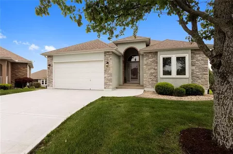 901 SW Olympia Ct, Lees Summit, MO 64082