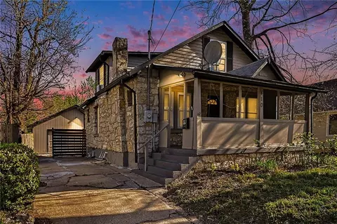 410 E Kansas Ave, Independence, MO 64050