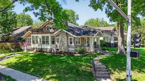 5850 Brookside Blvd, Kansas City, MO 64113