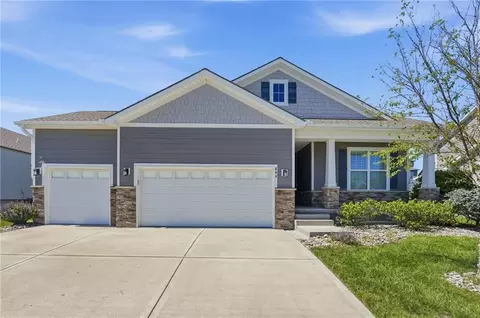 604 SW Haverford Rd, Lees Summit, MO 64081