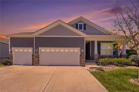604 SW Haverford Rd, Lees Summit, MO 64081