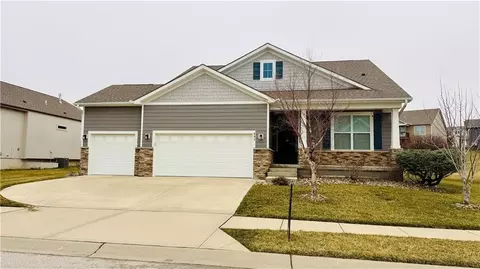 604 SW Haverford Rd, Lees Summit, MO 64081