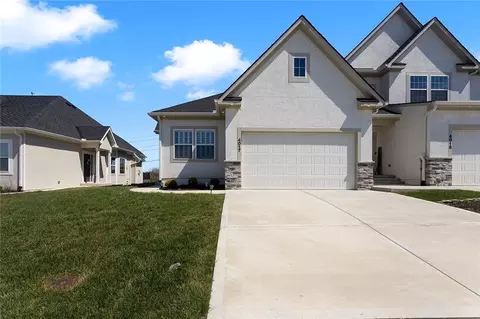 4017 NE Sagamore Dr, Lees Summit, MO 64064