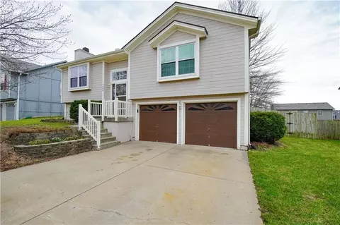 1405 Magnolia Dr, Greenwood, MO 64034