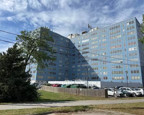 333 W Meyer Blvd #305, Kansas City, MO 64113