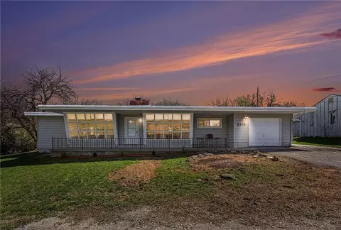 2119 S Lees Summit Rd, Independence, MO 64050