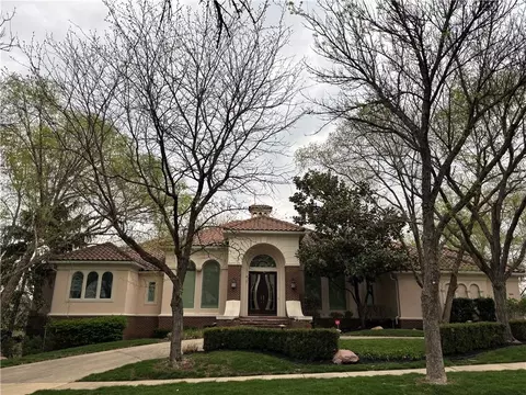 3104 W 117th St, Leawood, KS 66211