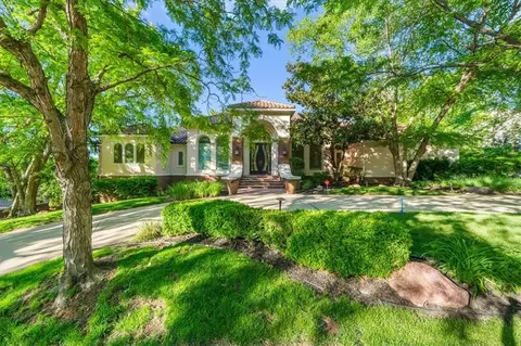 3104 W 117th St, Leawood, KS 66211