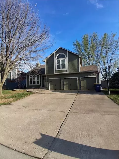 213 NE Dreamweaver Ave, Lees Summit, MO 64086