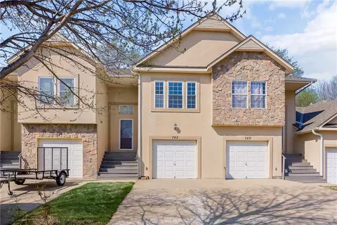 742 S Woodson Ln, Gardner, KS 66030