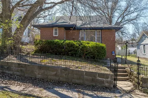 808 Woodson St, Saint Joseph, MO 64501