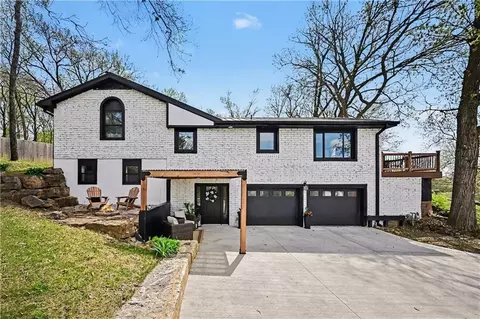 8305 NW Forest Dr, Weatherby Lake, MO 64152