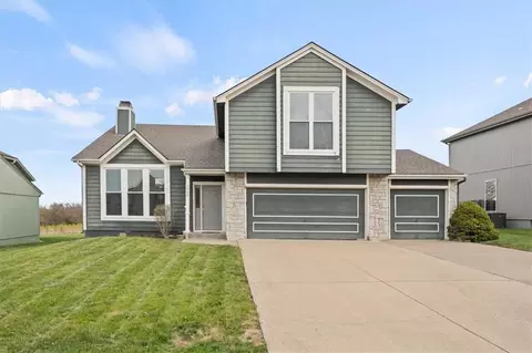 1536 SE 11th St, Lees Summit, MO 64081