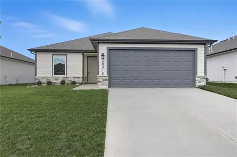 19443 Lincoln St, Spring Hill, KS 66083