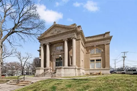 601 S 5th St, Leavenworth, KS 66048