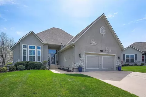 21911 W 120th St, Olathe, KS 66061