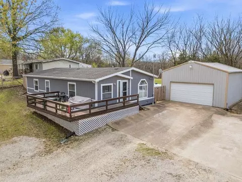 1201 Pecan St, Odessa, MO 64076
