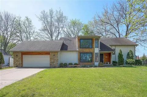 10911 W 120th Ter, Overland Park, KS 66213