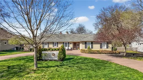 3100 W 71st St, Prairie Village, KS 66208