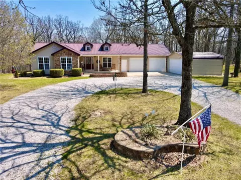 26736 W Magnolia Ln, Clinton, MO 64735