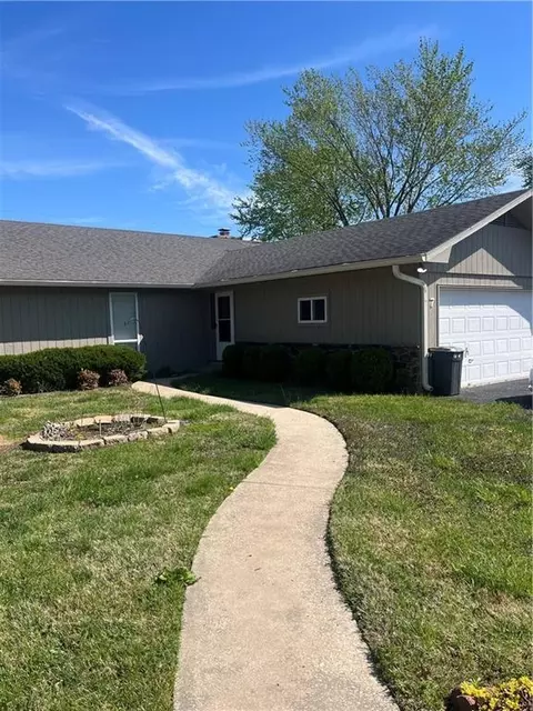 7 Hillcrest Vlg, Pittsburg, KS 66762