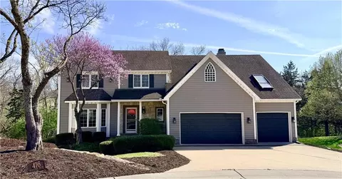 416 NW Highcliffe Cir, Lees Summit, MO 64081