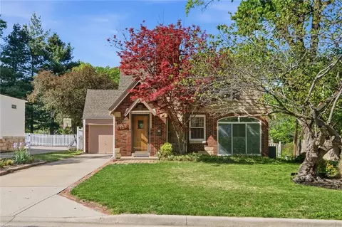 5302 W 57th St, Roeland Park, KS 66205