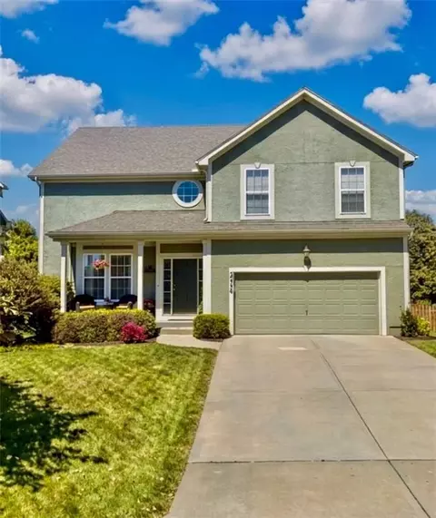 20756 W 121 St, Olathe, KS 66061