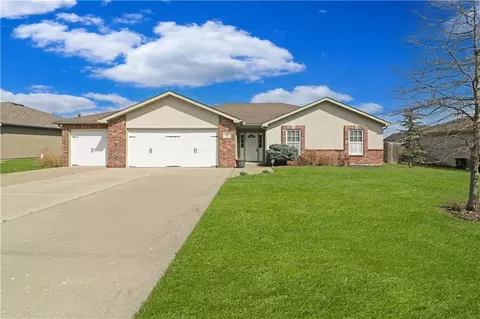 1215 Kimmy Ln, Warrensburg, MO 64093