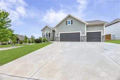25250 W 141st Ter, Olathe, KS 66061