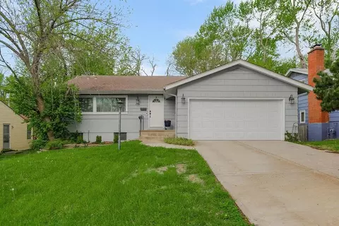 8416 Kenwood Ave, Kansas City, MO 64131