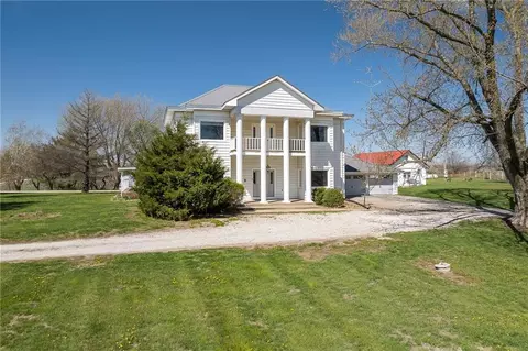 6585 NE Catawba Rd, Breckenridge, MO 64625