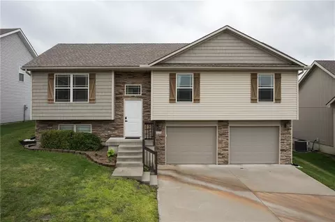 105 Division St, Knob Noster, MO 65336