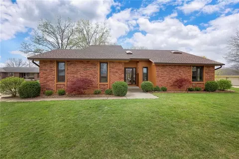 2800 Mohican Ave, Independence, MO 64057