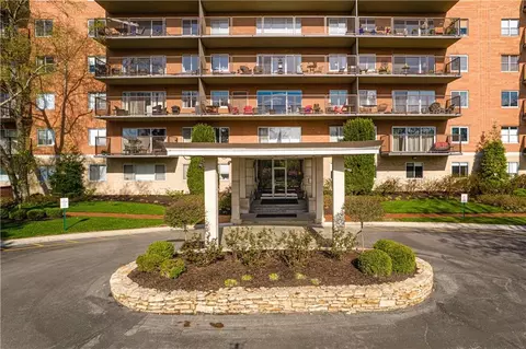4550 Warwick Blvd #1205, Kansas City, MO 64111