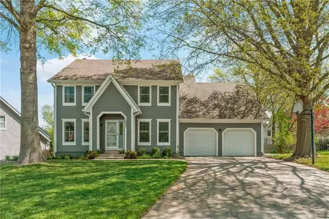 14827 S Navaho Dr, Olathe, KS 66062