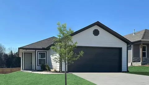441 Rock Creek Dr, Tonganoxie, KS 66086