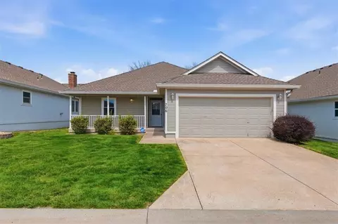 706 E Saturn Dr, Raymore, MO 64083