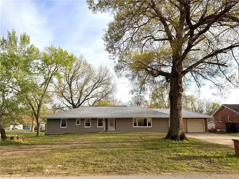 205 W Workman St, Knob Noster, MO 65336