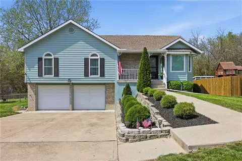 707 Christopher Dr, Pleasant Hill, MO 64080