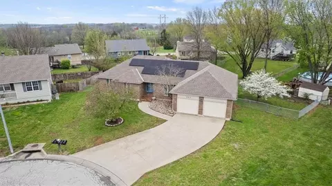 607 Horseshoe Dr, Pleasant Hill, MO 64080