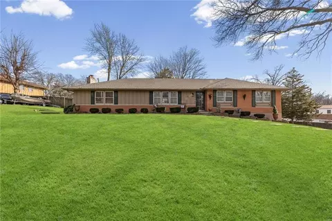 8713 Waverly Ave, Kansas City, KS 66109