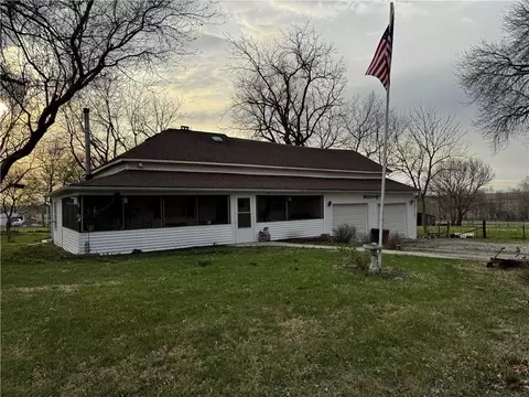 710 N Caldwell St, Burlington Junction, MO 64428